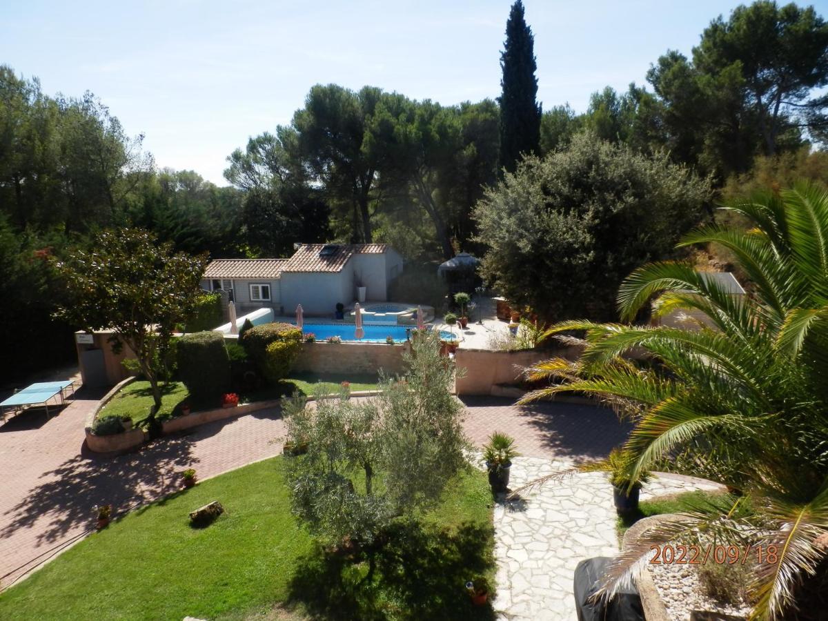 Mas Les Vieux Chenes Bed & Breakfast Lambesc Dış mekan fotoğraf