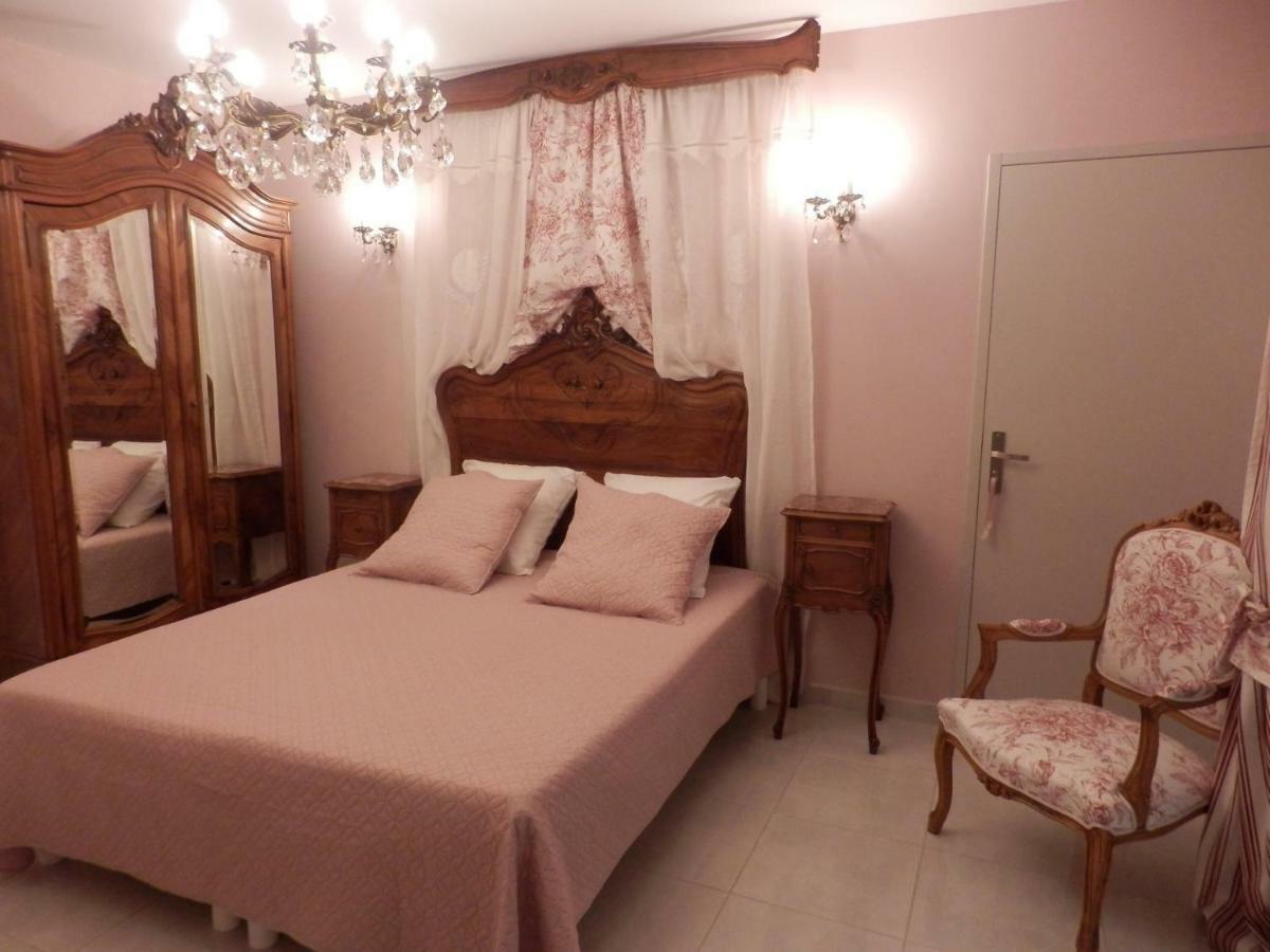 Mas Les Vieux Chenes Bed & Breakfast Lambesc Dış mekan fotoğraf
