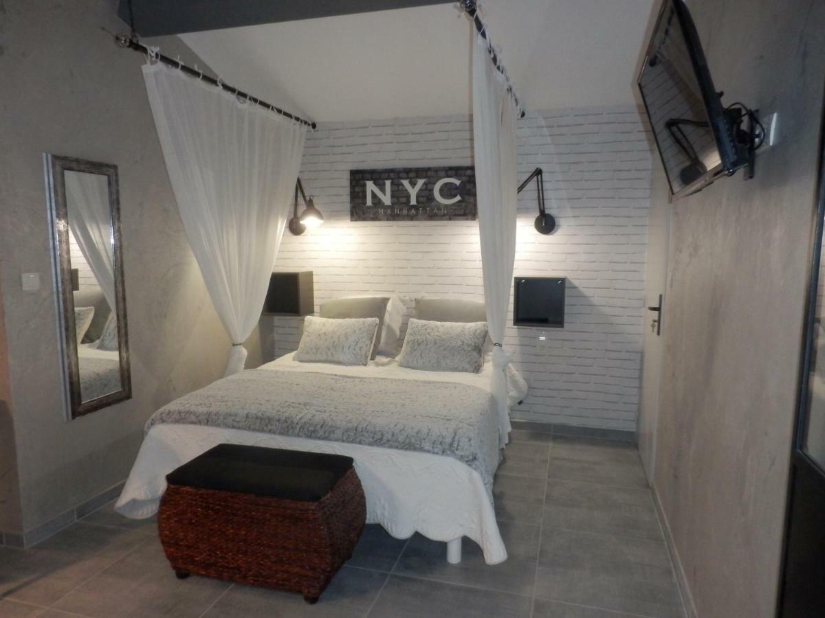 Mas Les Vieux Chenes Bed & Breakfast Lambesc Dış mekan fotoğraf