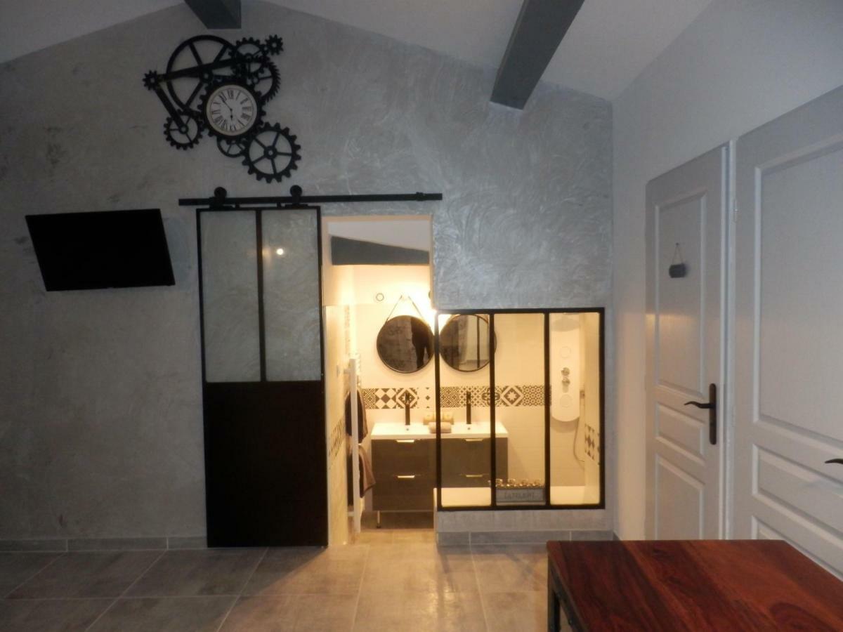 Mas Les Vieux Chenes Bed & Breakfast Lambesc Dış mekan fotoğraf
