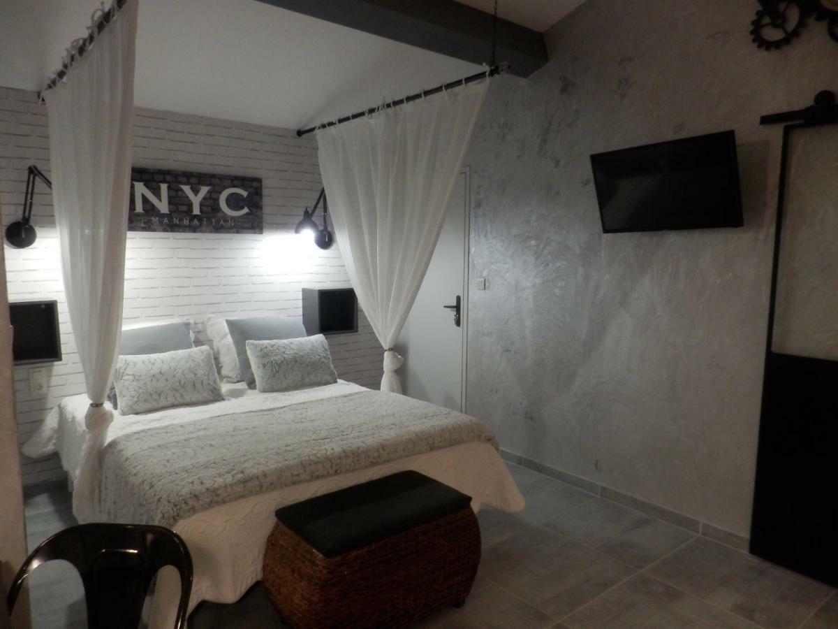Mas Les Vieux Chenes Bed & Breakfast Lambesc Dış mekan fotoğraf
