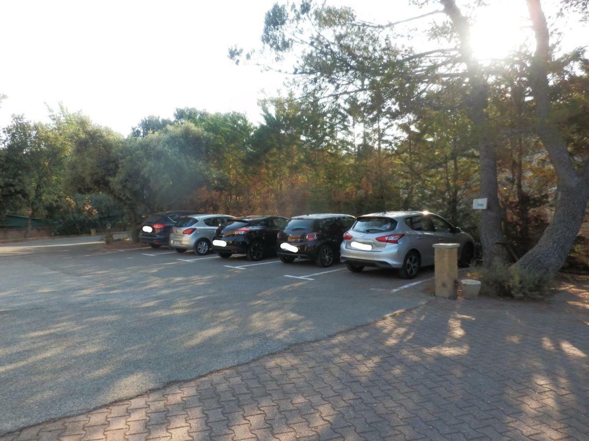Mas Les Vieux Chenes Bed & Breakfast Lambesc Dış mekan fotoğraf